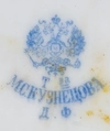 Тарелка из сервиза барона Э.А. фон Штакельберга. Товарищество М.С. Кузнецова в Вербилках. 1890-е - 1900-е годы.