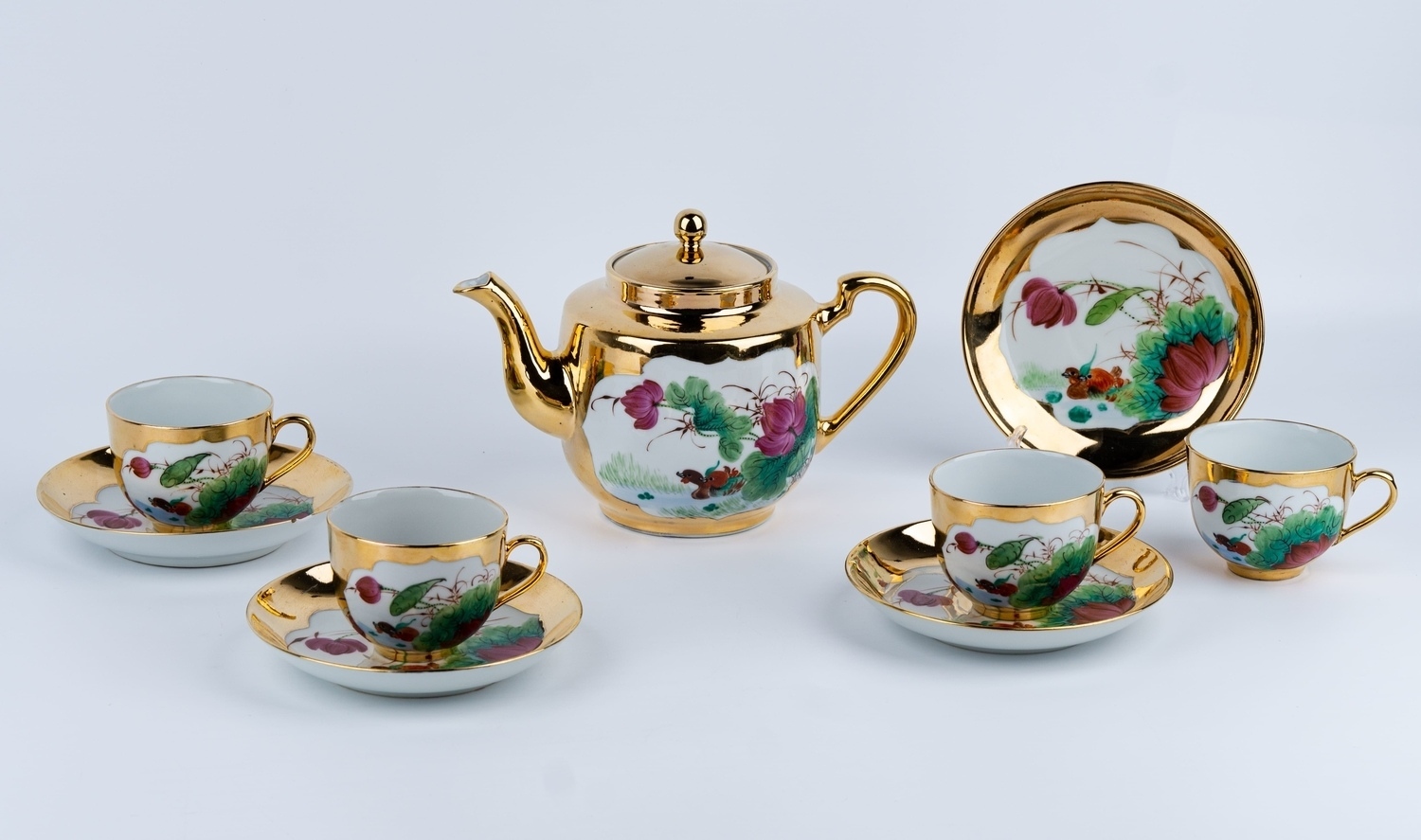 Сервиз (чайник и 4 чайные пары). Китай, Дзяньси, середина XX века. Из собрания Н.М. Шверника.