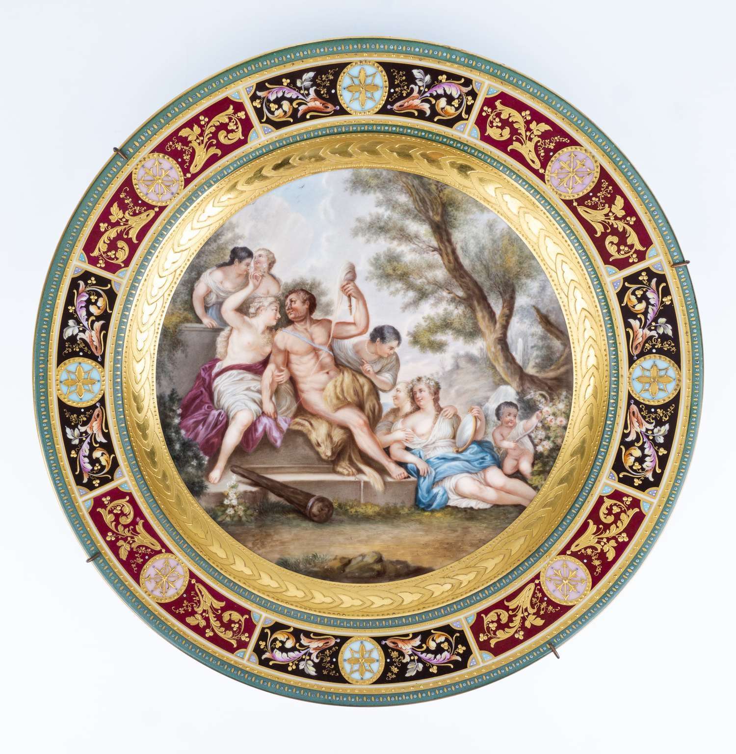 Блюдо с мифологической сценой «Геркулес и Омфала». Австрия, конец XIX - начало XX века.