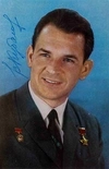 14 автографов лётчиков-космонавтов СССР на открытках. 1970-е годы.