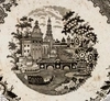 Тарелка «Аллегорический городской пейзаж». Российская империя, конец XIX века.