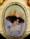 Фарфоровая вазочка «Портрет дамы».  Royal Bruxonia. Австрия, 1890-1900 годы