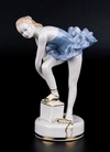 Статуэтка «Юная балерина, надевающая пуанты».  Дулёво, 1966.<br>