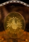 [Редчайший предмет музейного уровня] Табакерка золотая с гильошированной и расписной эмалью «Пейзаж с парусниками» с владельческой тугрой султана Османской империи Махмуда II. Швейцария, начало XIX века.