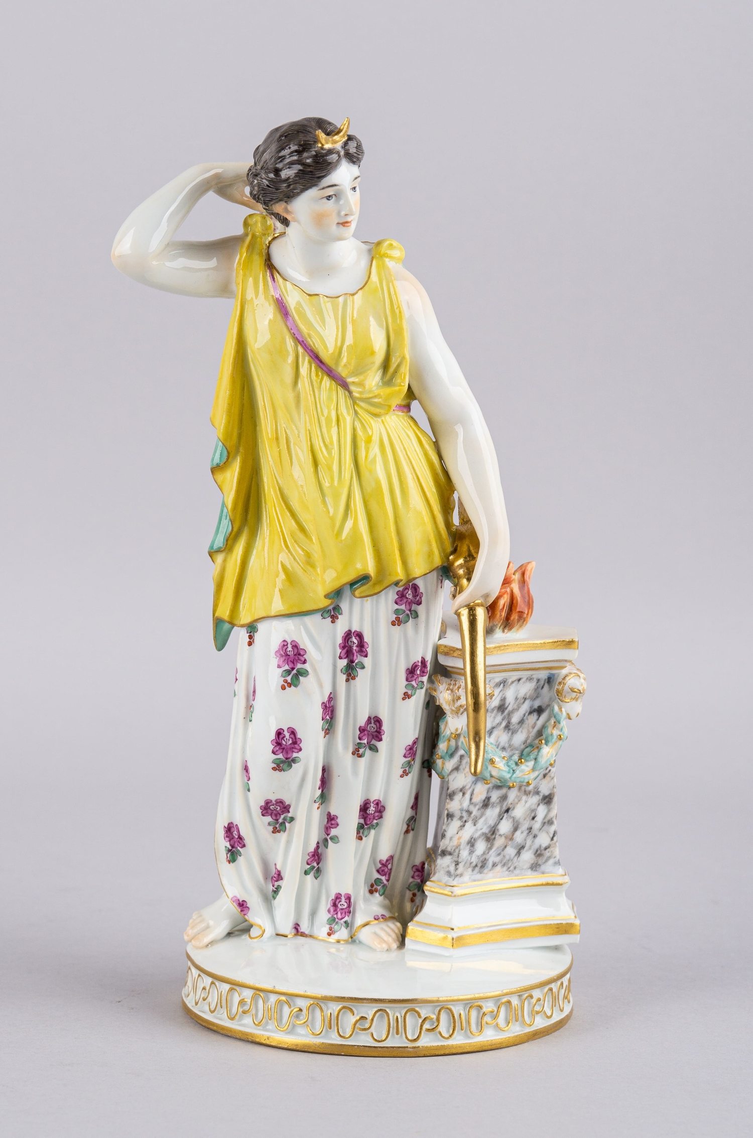 Фарфоровая статуэтка «Диана», богиня охоты. Германия, вторая половина XIX века.