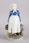 Фарфоровая статуэтка «Девушка с ведрами».<br>Датская королевская мануфактура, 1960 г.