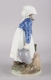 Фарфоровая статуэтка «Девушка с ведрами».<br>Датская королевская мануфактура, 1960 г.