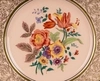 Тарелка «Rosita» с изображением цветов на персиковом фоне.<br>Великобритания, середина XX века.