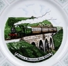 Сувенирная декоративная тарелка с изображением локомотива Дармутской железной дороги. Великобритания, 1990-ые годы.