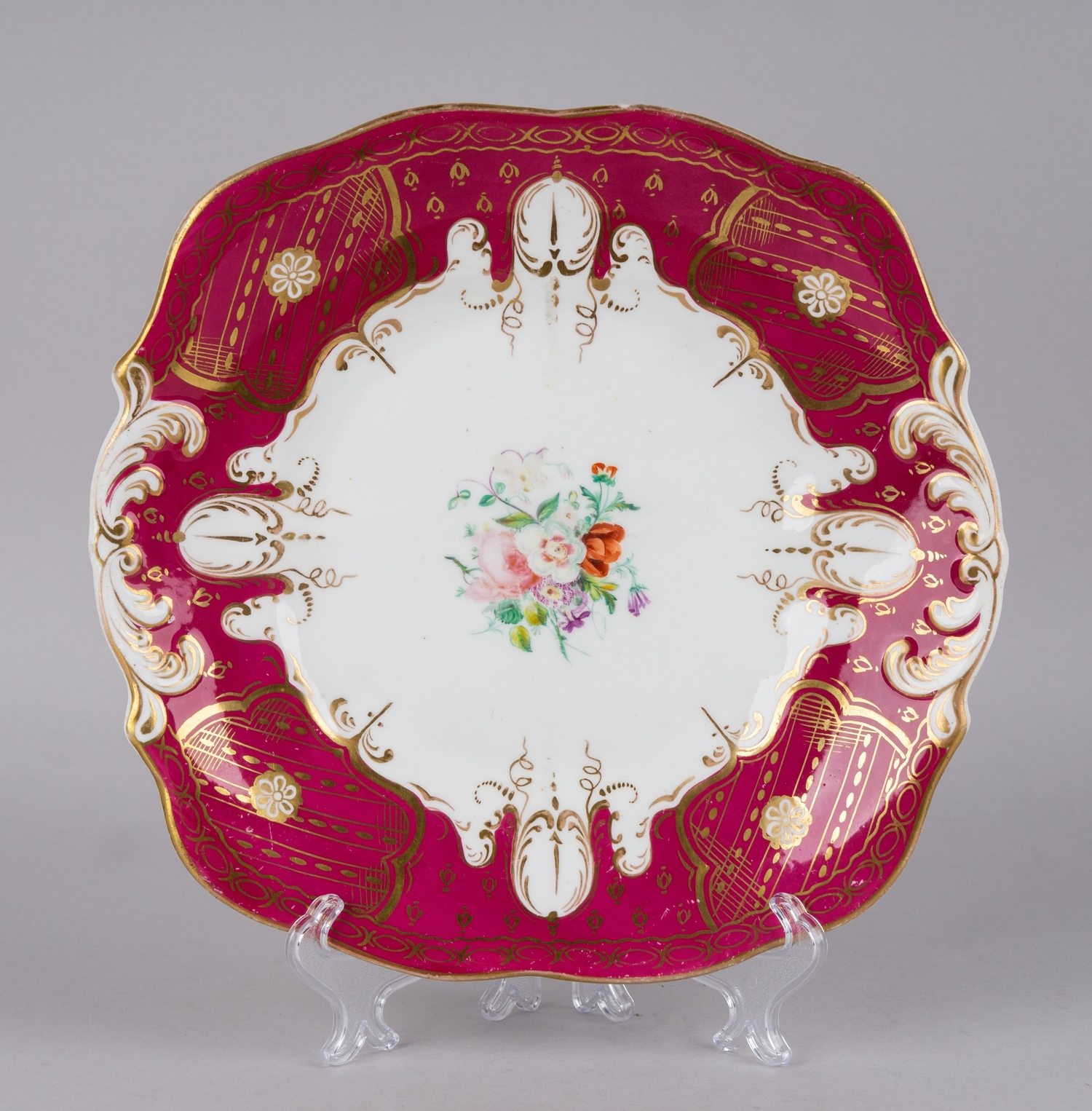 Тарелка Royal Worcester с цветами. Англия, вторая половина XIX века.