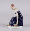 Скульптура «Дама с голубем». Богемия, Royal Dux, начало XX века.