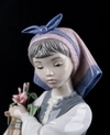 Статуэтка «Девочка с корзиной цветов». Испания, фирма Lladro, 1983.