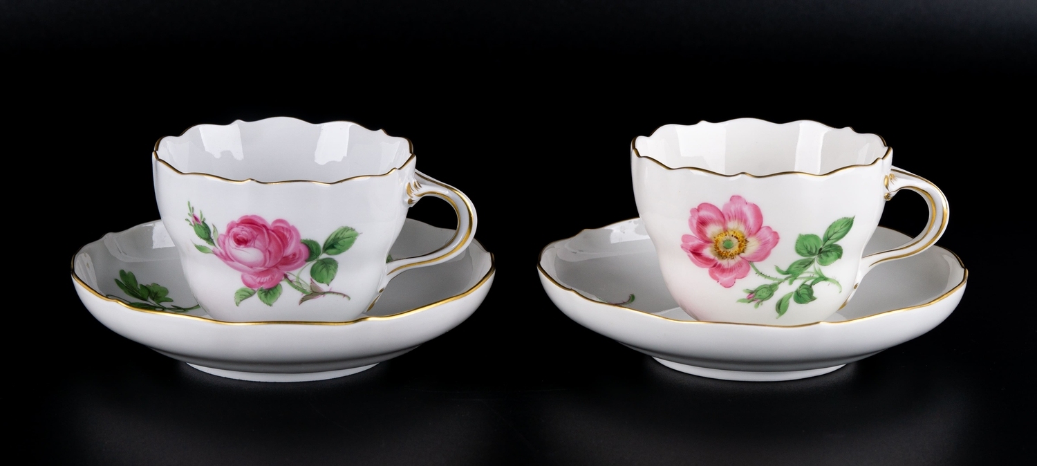 Две чайные пары с розами и золочением . Германия, мануфактура Meissen, середина ХХ века.
