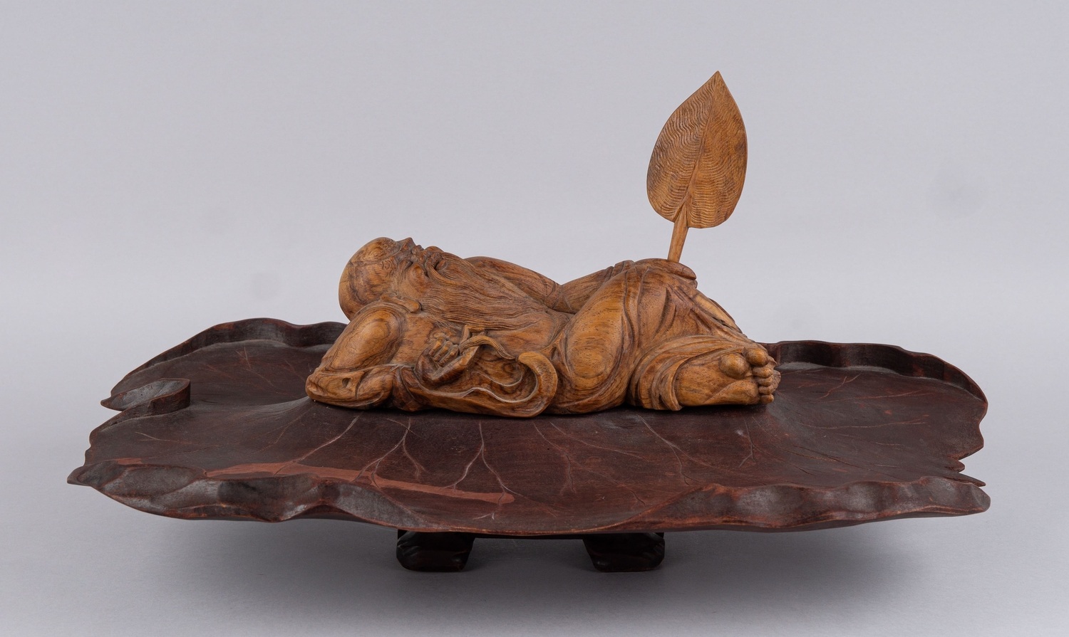 Скульптура «Восточный мудрец, отдыхающий на листе лотоса». Китай, вторая половина XX века.