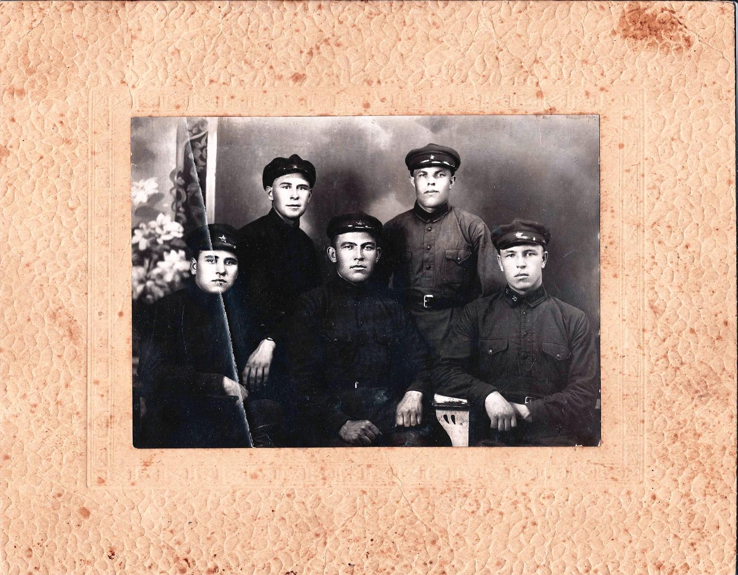 Групповая постановочная фотография красноармейцев. 1930-е годы.