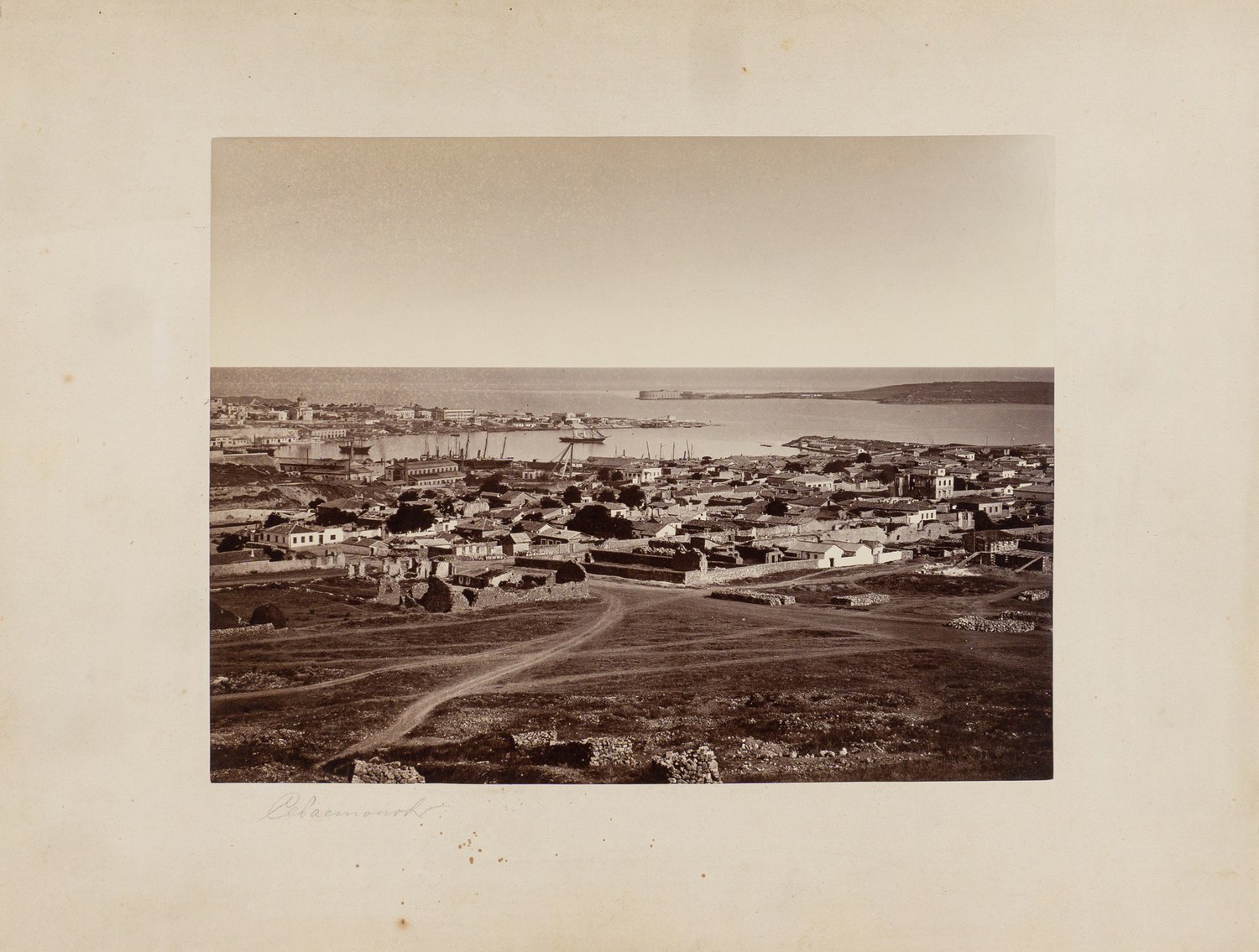 Фотография «Севастополь. Вид на Константиновскую бухту». Последняя четверть XIX века.