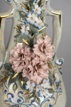 Ваза с перламутровым декором из объемных цветов. Западная Европа, вторая четверть XX века.
