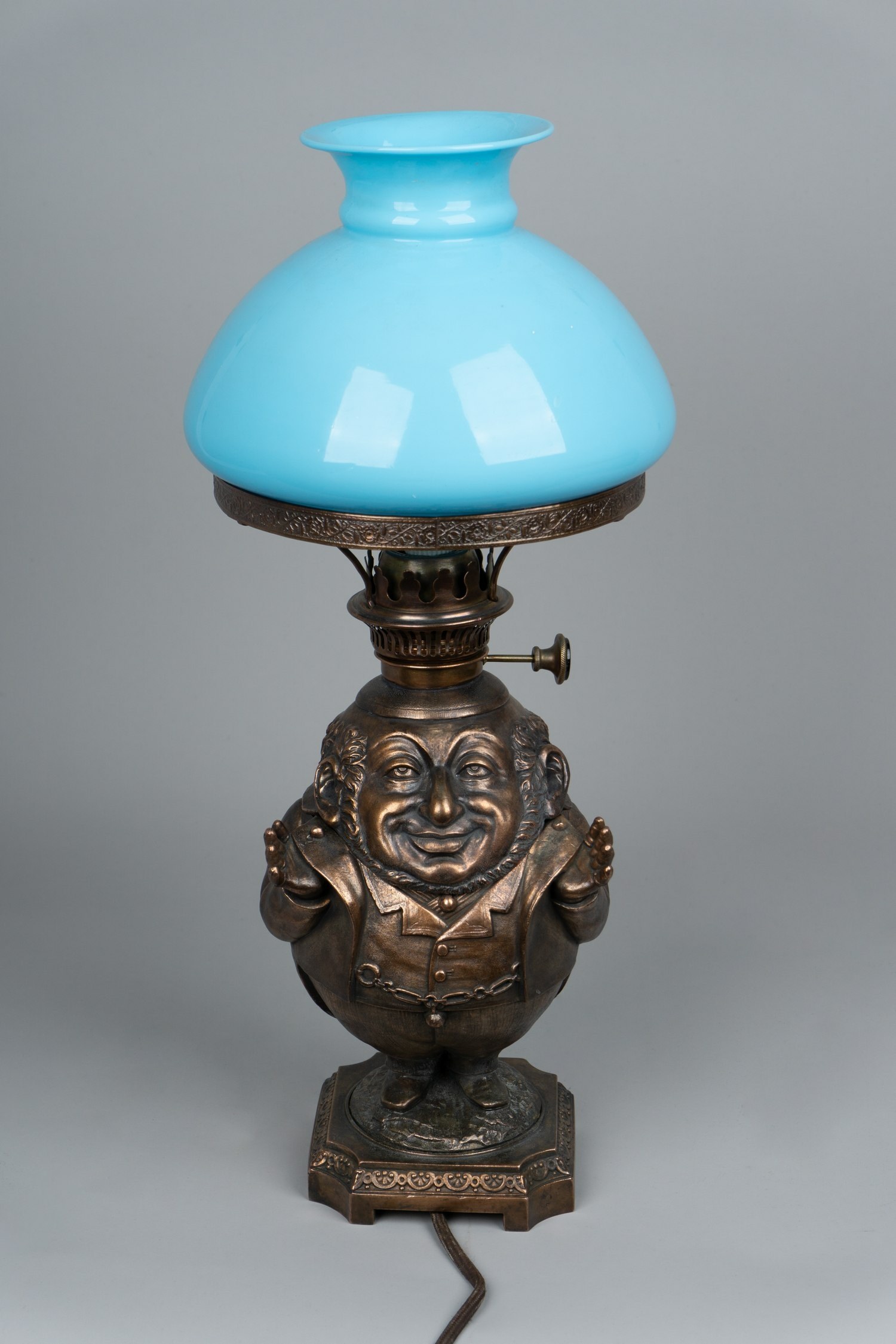 (Еврейская тематика) Лампа с фигурой еврея в жилете и пиджаке. <br>Европа, начало ХХ века.
