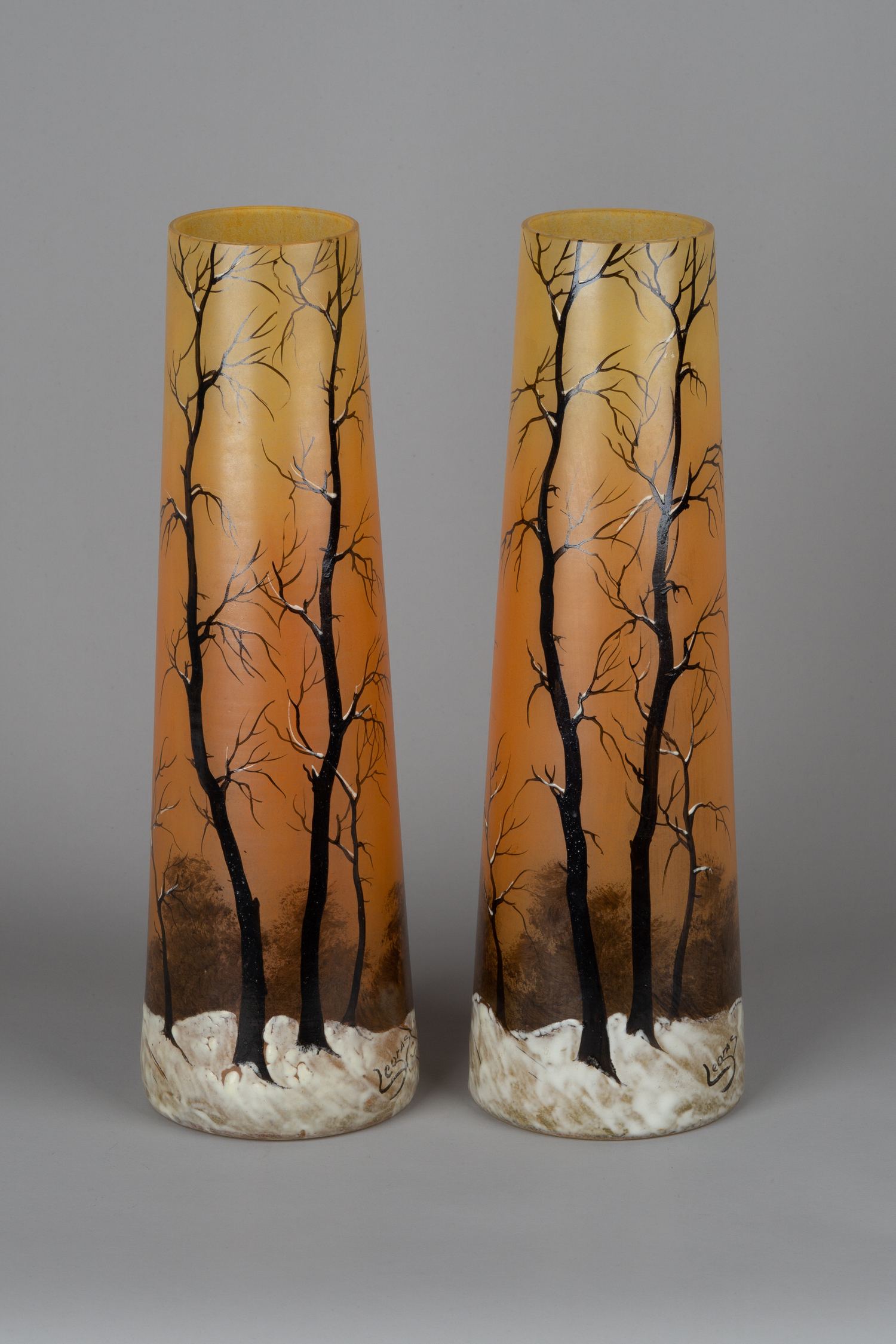 (Legras) Парные вазы с зимним пейзажем и деревьями.<br>Франция, фирма Legras, около 1900 г.