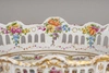 Сухарница с изображением цветочных гирлянд и декоративными решетками. <br>Германия, фирма Plaue Schierholz, первая треть ХХ века.