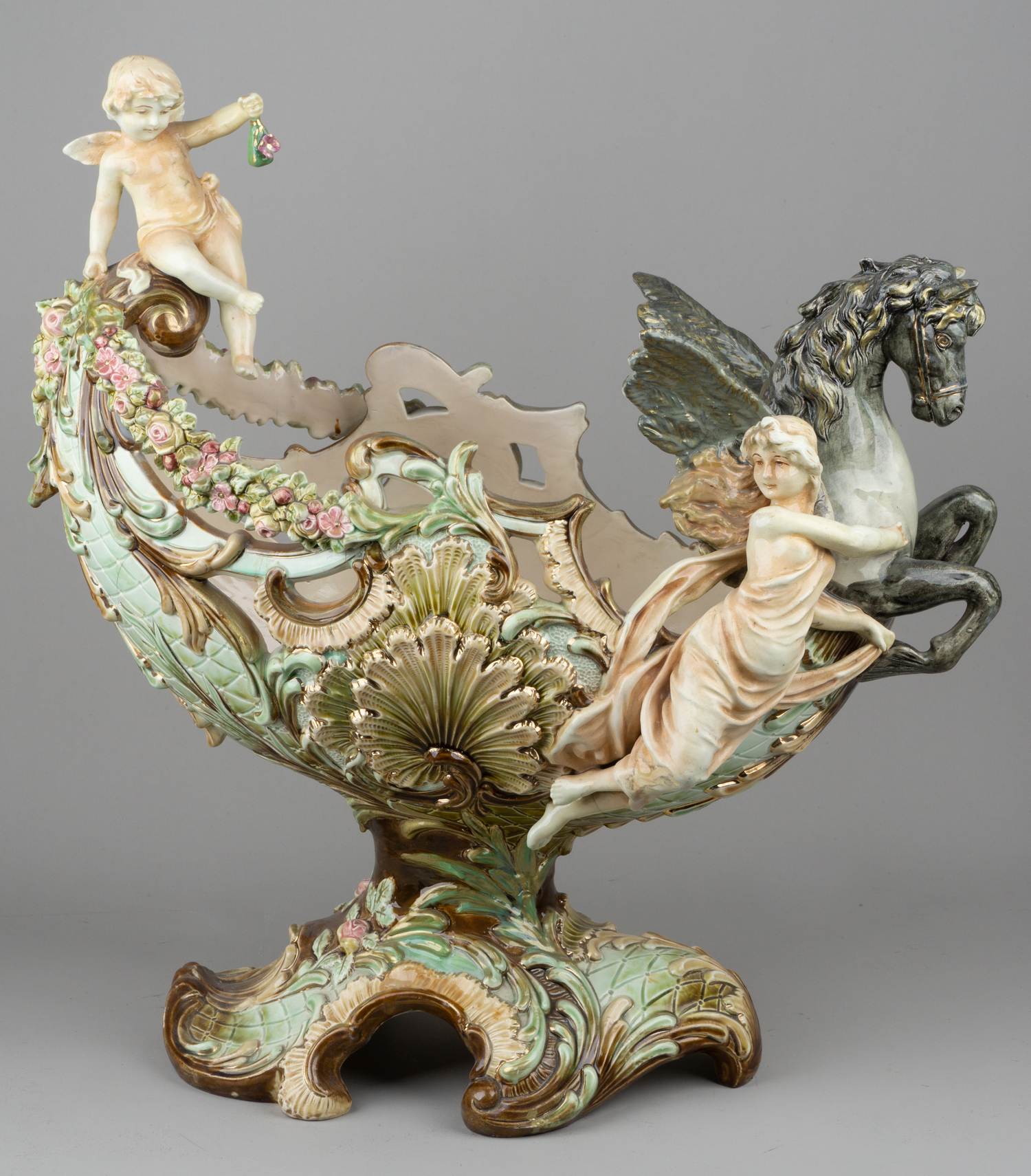 Скульптура в виде наутилуса с сидящим амуром и пегасом. Италия, вторая половина XIX века.