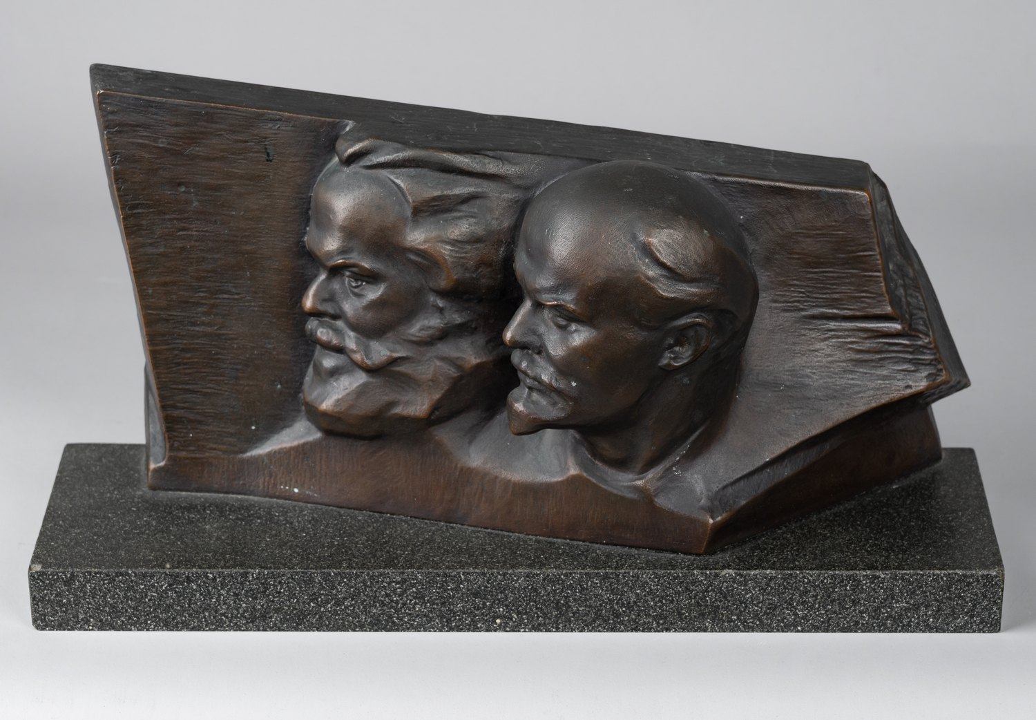 Скульптура «К. Маркс и В.И. Ленин».<br>СССР, Ленинград, завод «Монументскульптура», автор модели Б.В. Едунов, 1960-1970-е годы.