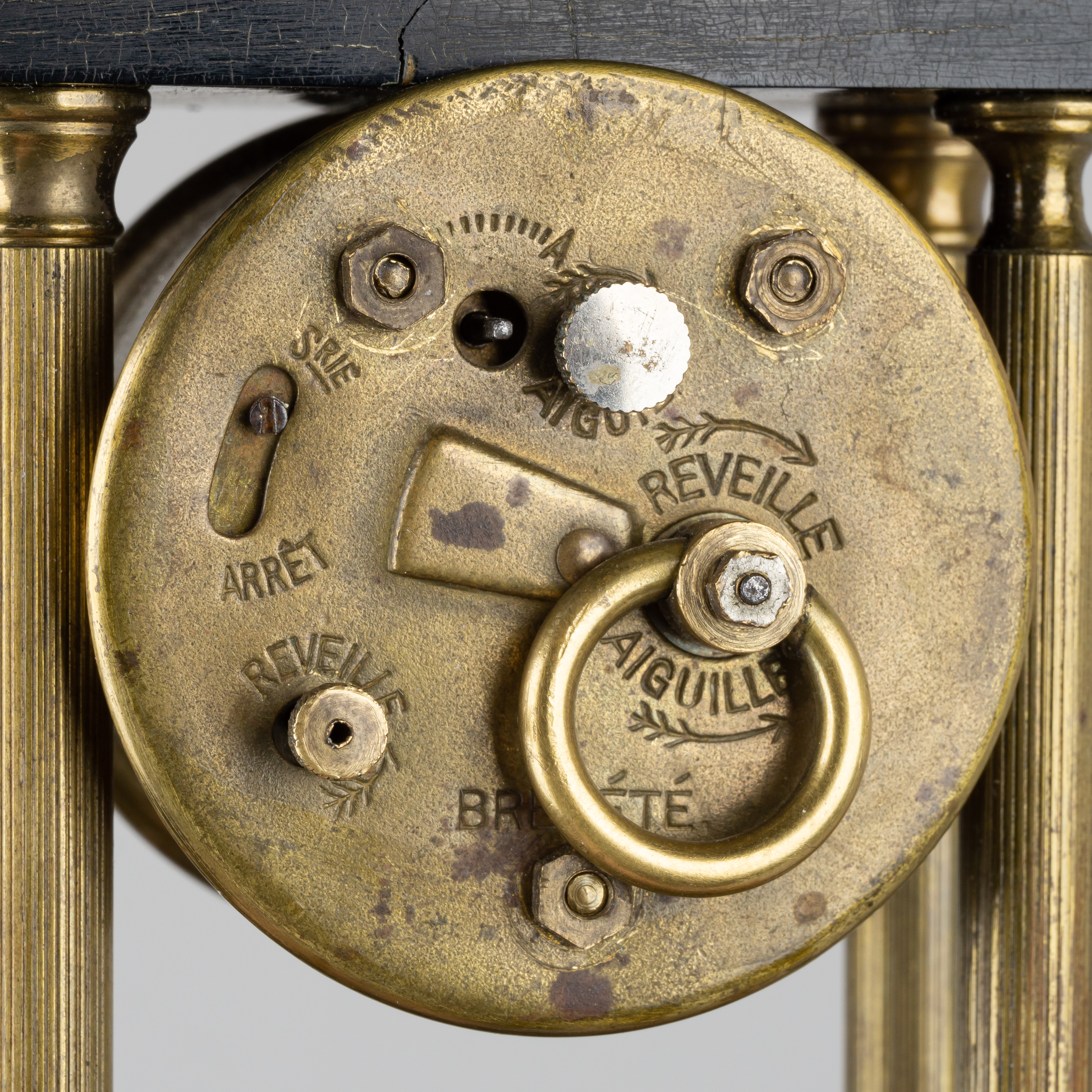 Часы каретные в виде античного портика.<br>Франция, первая треть ХХ века.