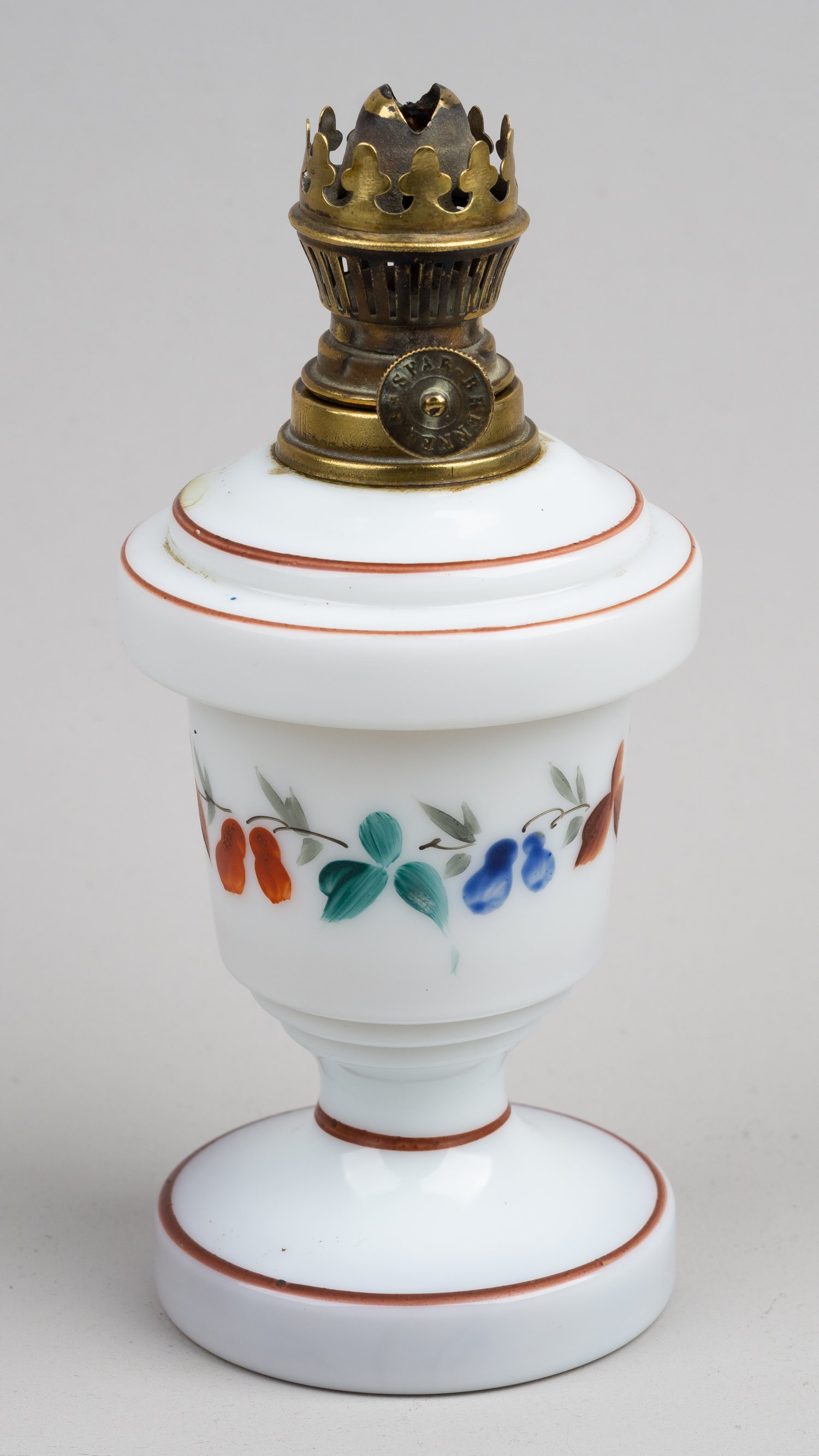 Лампа керосиновая с цветочным узором. Западная Европа, конец XIX - начало XX века.