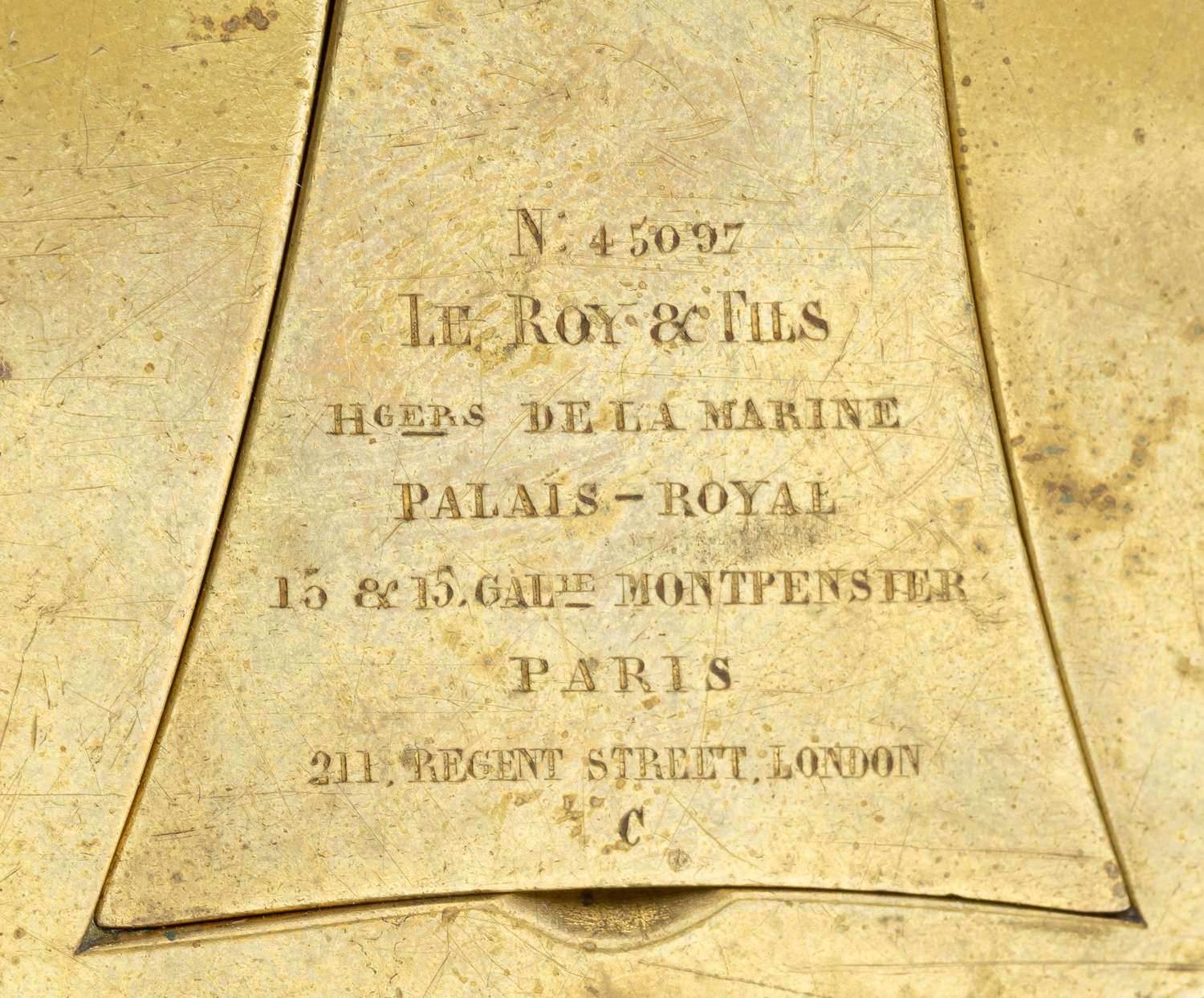 (Редкость. «Поставщик императорских дворов») Часы в виде навесного замка.<br>Франция, фирма Le Roy et Fils, вторая половина XIX века.