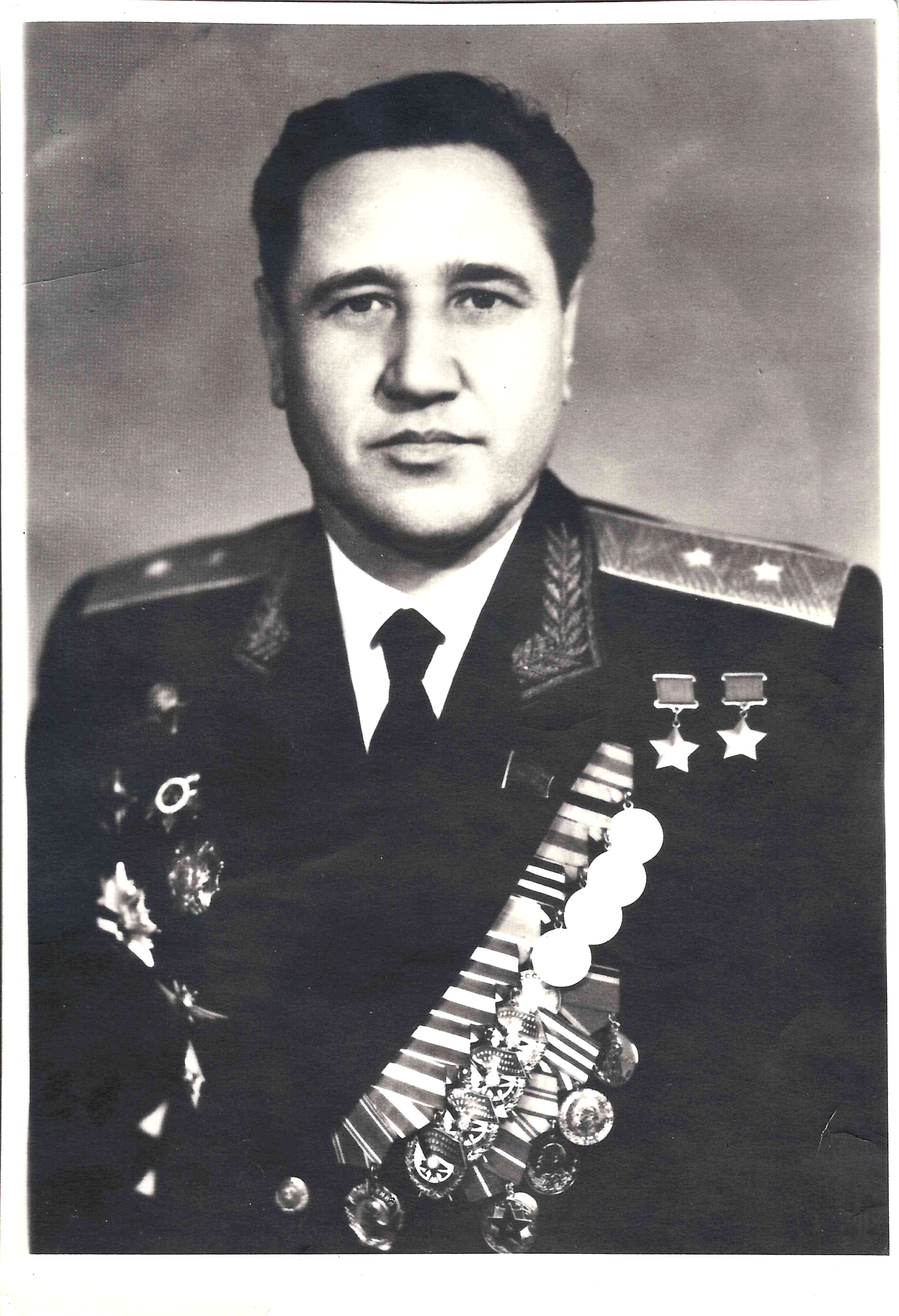 Фотография дважды Героя Советского Союза Александра Ивановича Колдунова. Вторая половина 1960-х годов.
