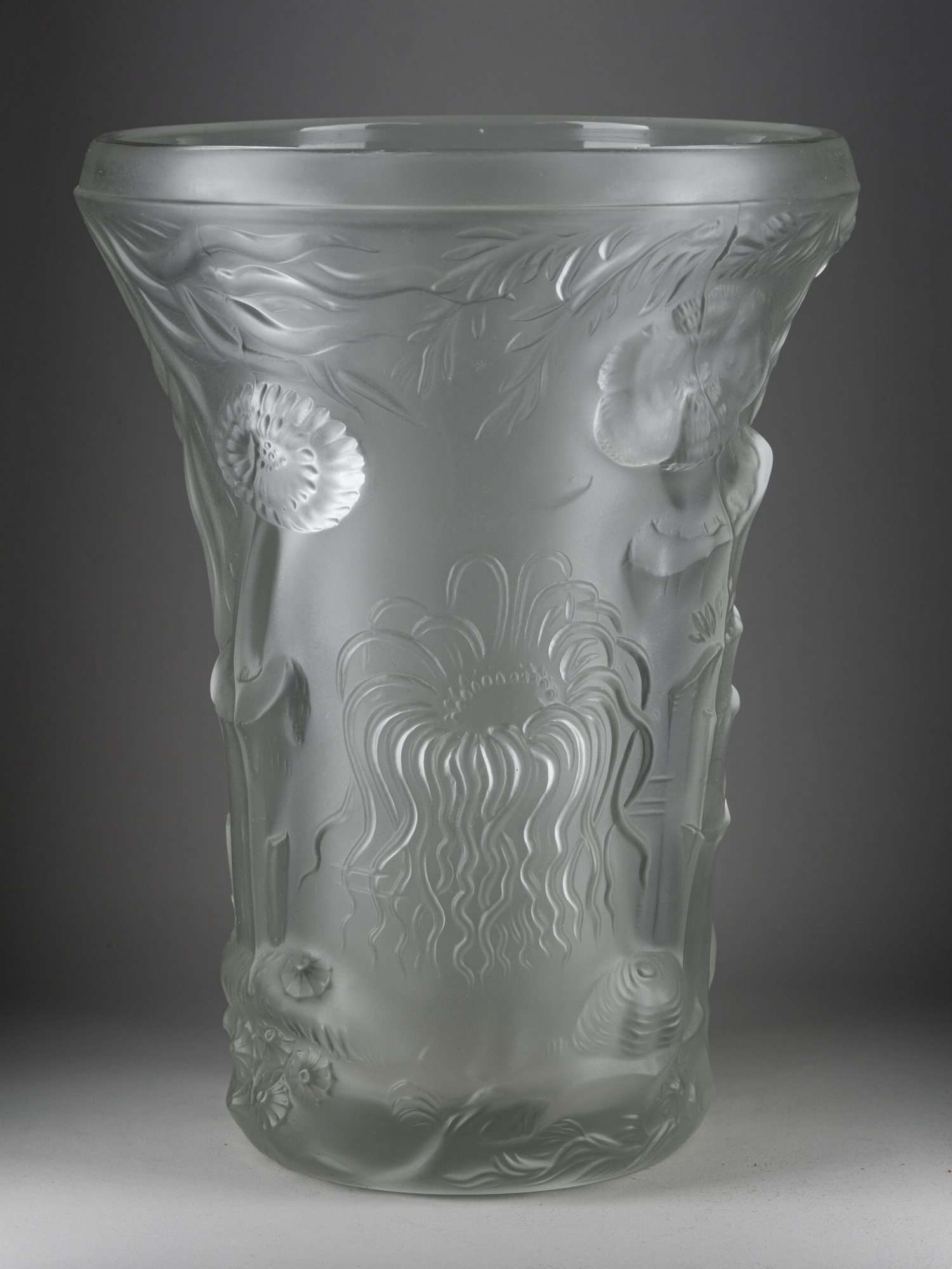 Большая ваза «Морская жизнь». <br>Франция, фирма Lalique, дизайн Йозефа Инвальда (?), конец 1920-начало 1930-х годов.