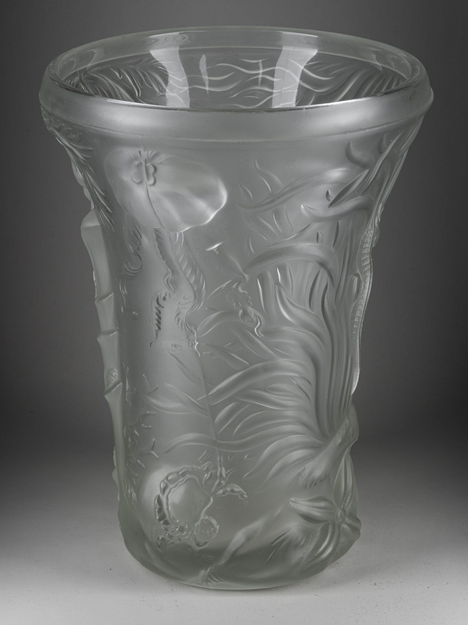 Большая ваза «Морская жизнь». <br>Франция, фирма Lalique, дизайн Йозефа Инвальда (?), конец 1920-начало 1930-х годов.