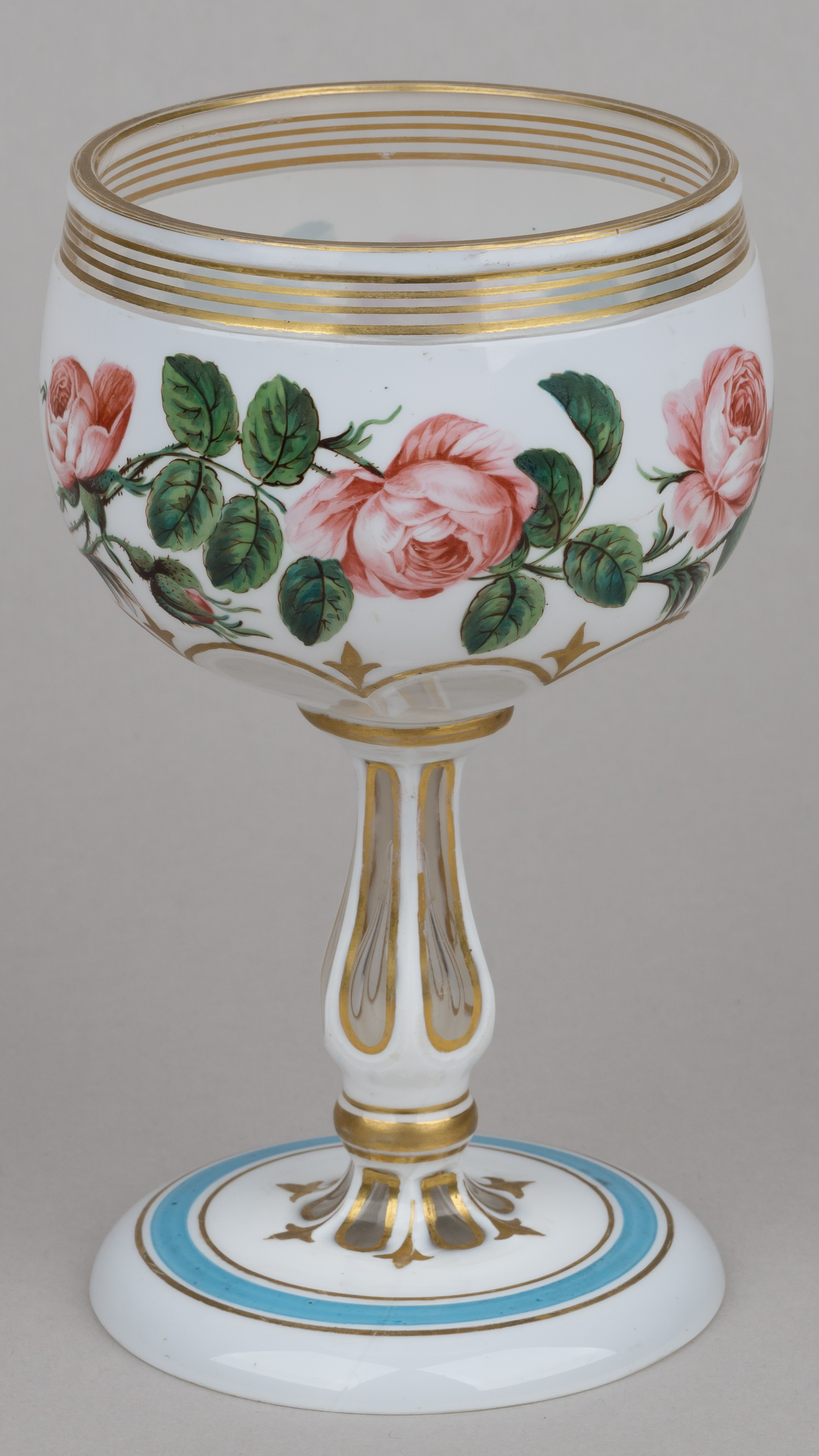 Бокал с росписью цветами роз.<br>Богемия, 1840-1850-е годы.