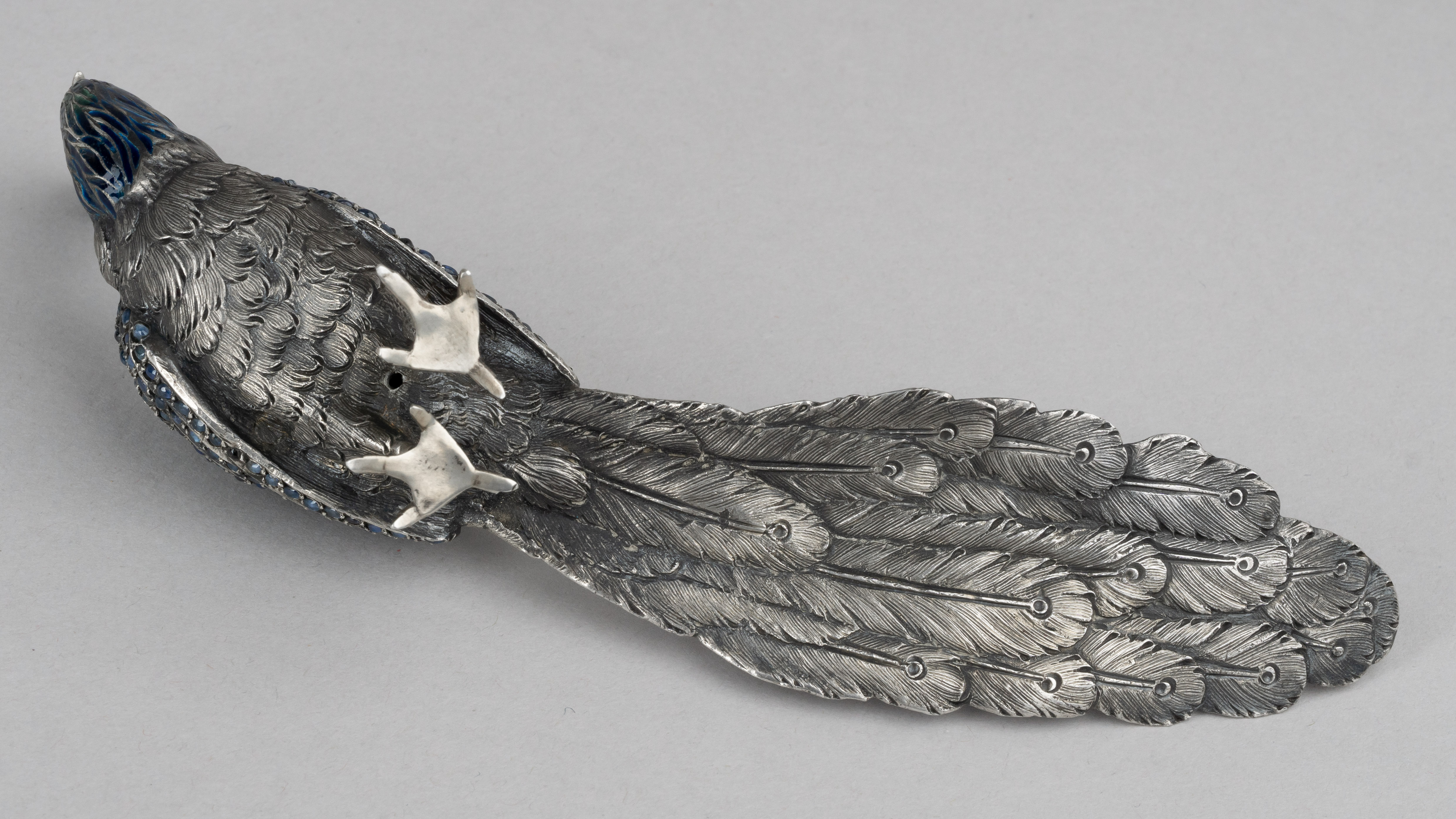 Роскошная серебряная скульптура павлина с драгоценными камнями и эмалью.<br>Австрия, Вена, 1880-90ые гг.