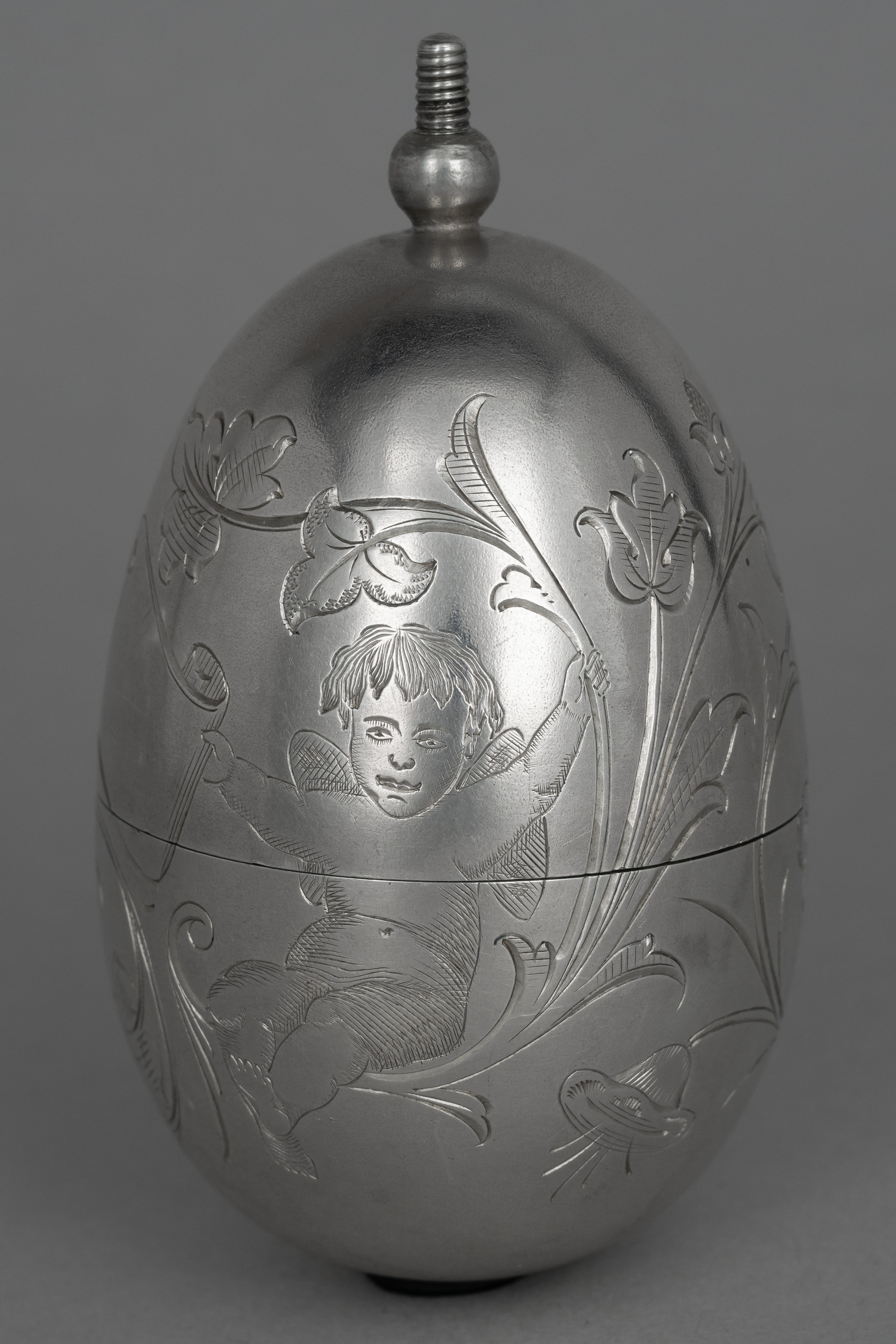 Пасхальное яйцо - трансформер в рюмку.<br>Россия, Санкт-Петербург, мастер «J.A.», 1880-1890 годы.