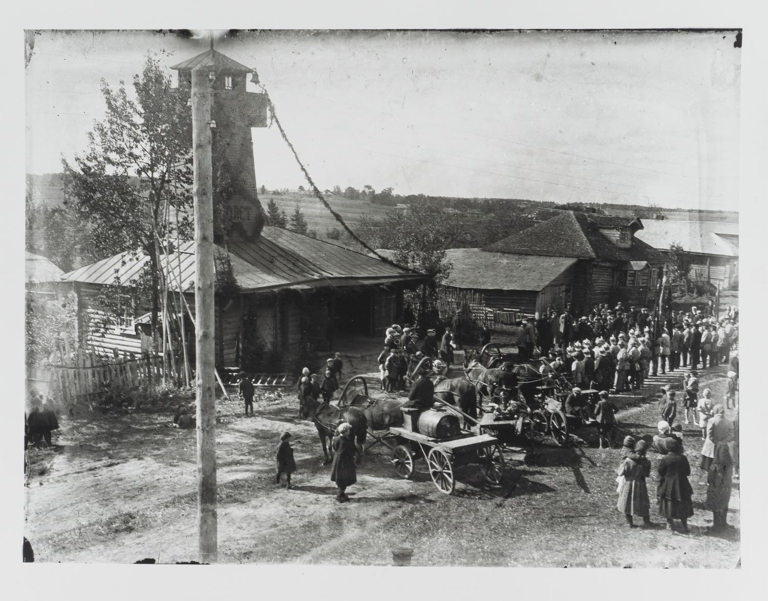 Шокин Л.В. Фотография «Кимры. Пожарная команда». Снимок 1930-х годов, печать - 2000-е годы.