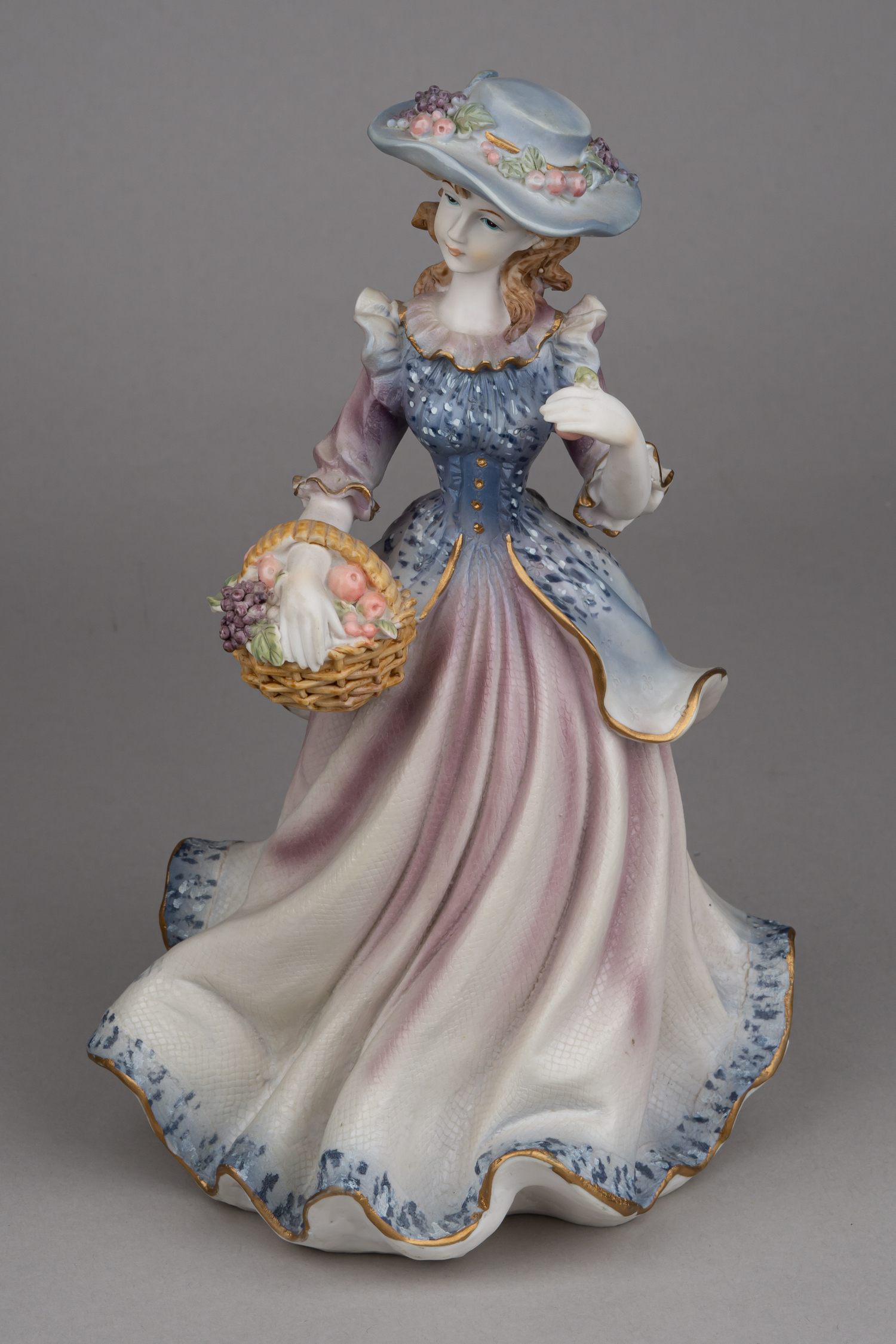 Кукла «Дама с фруктами, аллегория Лета». <br>Великобритания, фирма Enesco, серия «New Wish Collection»,  2006 г.