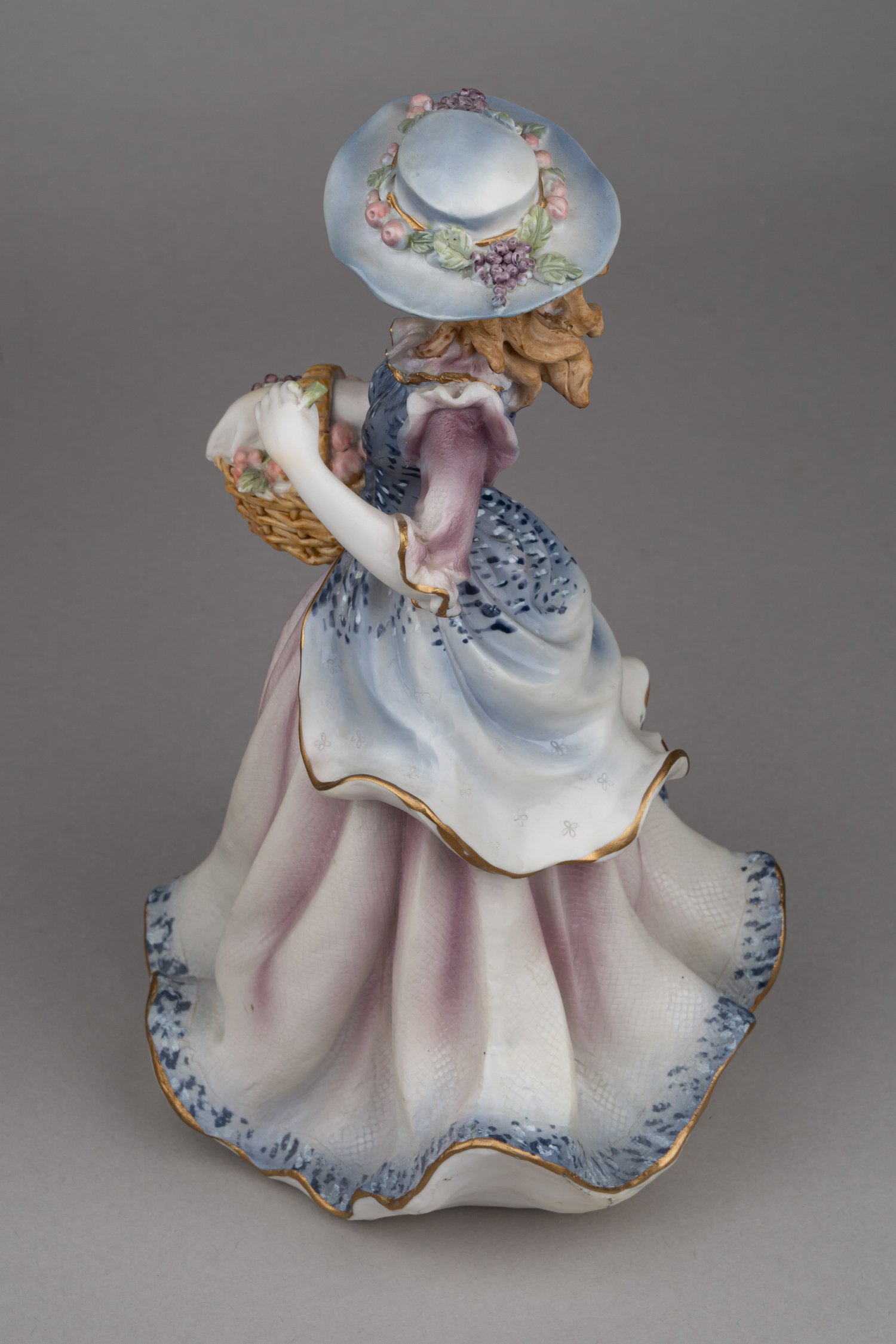 Кукла «Дама с фруктами, аллегория Лета». <br>Великобритания, фирма Enesco, серия «New Wish Collection»,  2006 г.