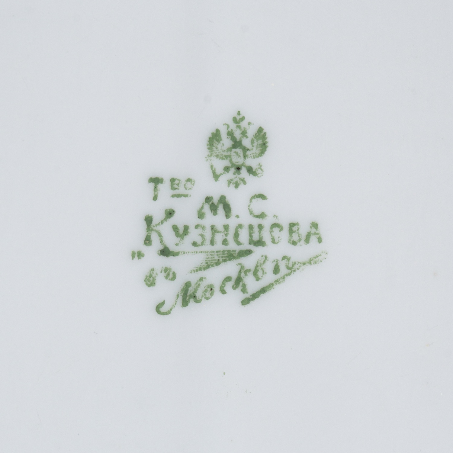 (Кузнецов)Селедочница с росписью кобальтом.<br>Россия, Москва, фабрика М.С. Кузнецова, 1889-1917 годы.