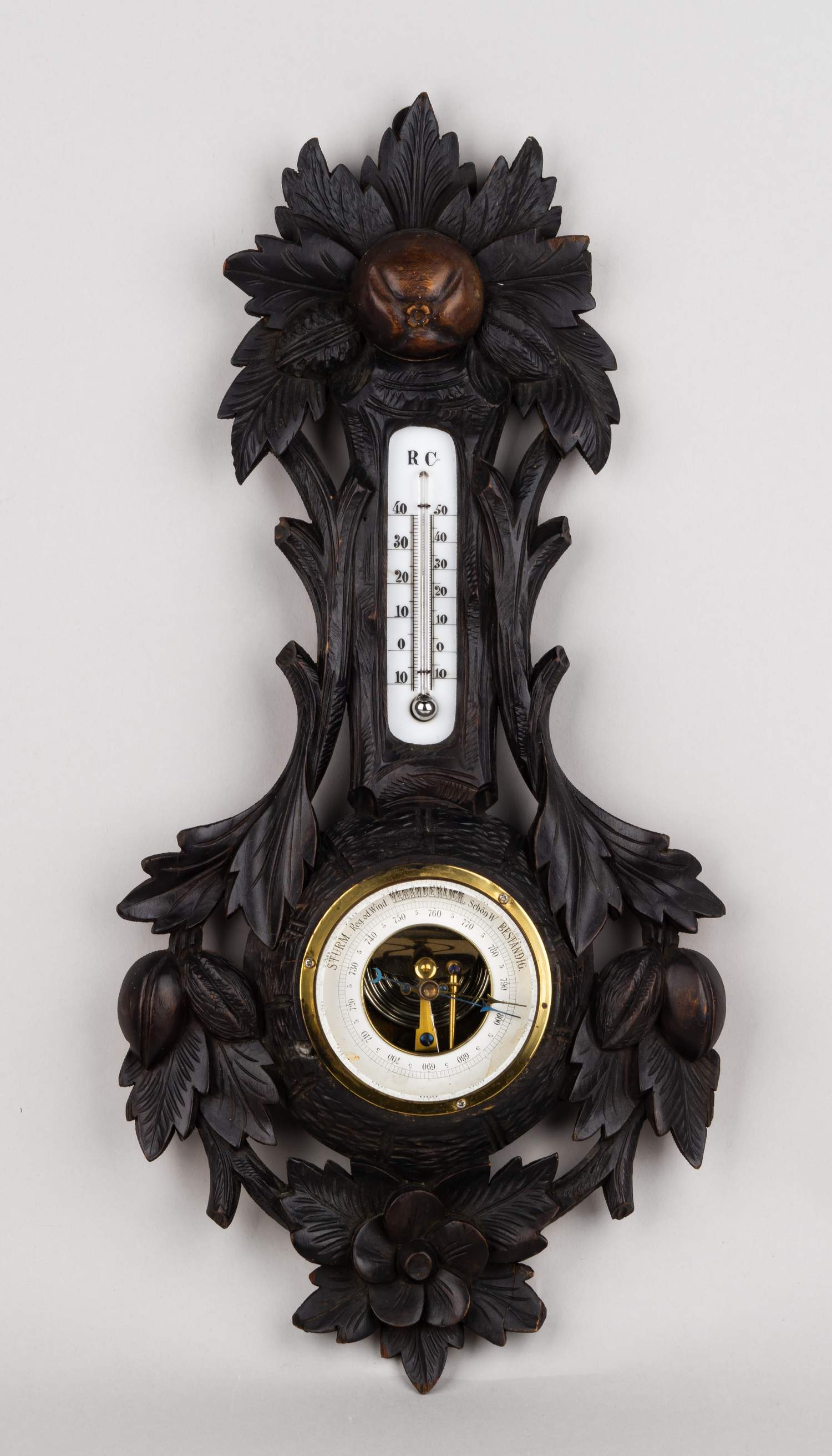 Барометр и   термометр с резьбой «Плоды какао». <br>Германия, конец ХIХ-начало XX века.