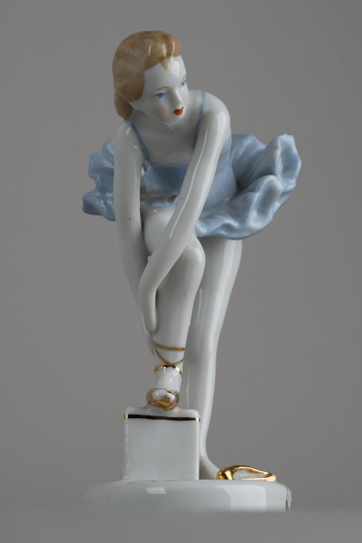 Скульптура «Балерина в голубом».<br><br>СССР, Дулевский фарфоровый завод, автор модели Н.А. Малышева, 1950-е годы.