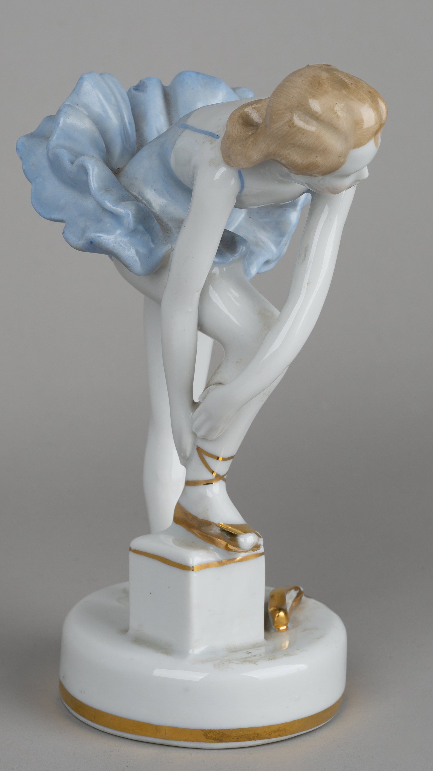 Скульптура «Балерина в голубом».<br><br>СССР, Дулевский фарфоровый завод, автор модели Н.А. Малышева, 1950-е годы.