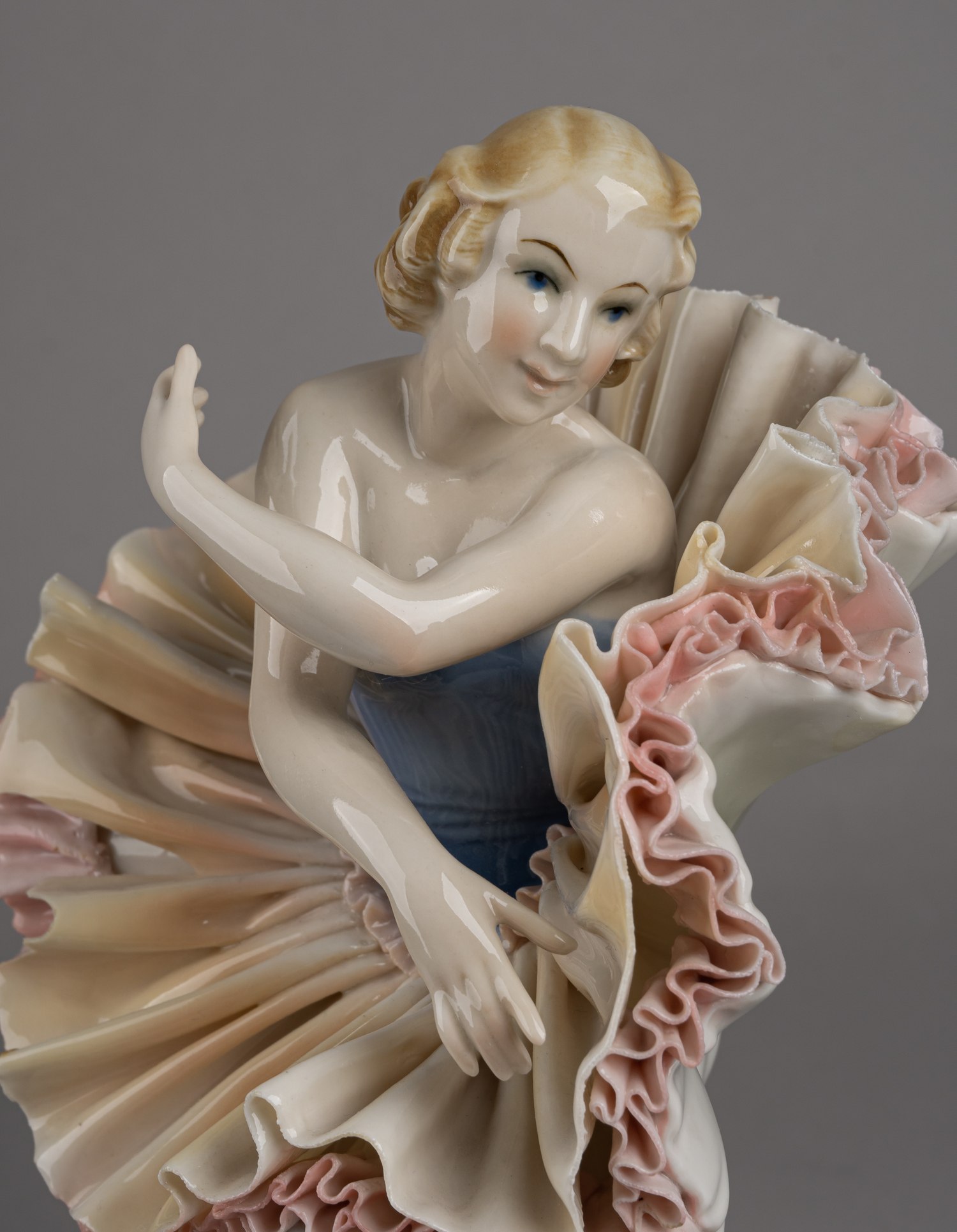 Статуэтка «Балерина в летящей пачке». <br>Германия, Рудольштадт, мануфактура Карла Энса (Karl Ens), 1920-30е годы.