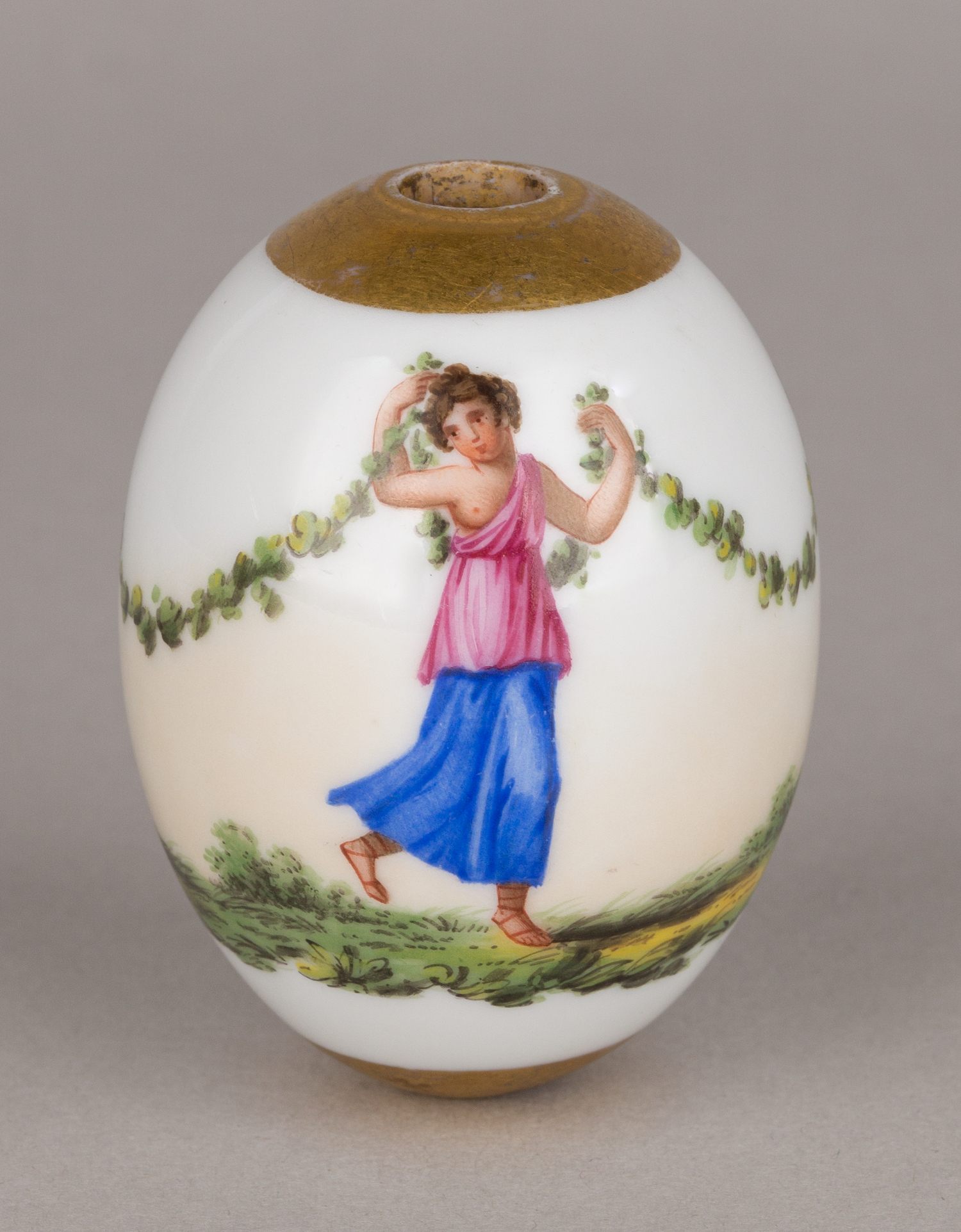 (Пасхальные дары) Яйцо пасхальное с античным декором. Россия, первая четверть XIX века.