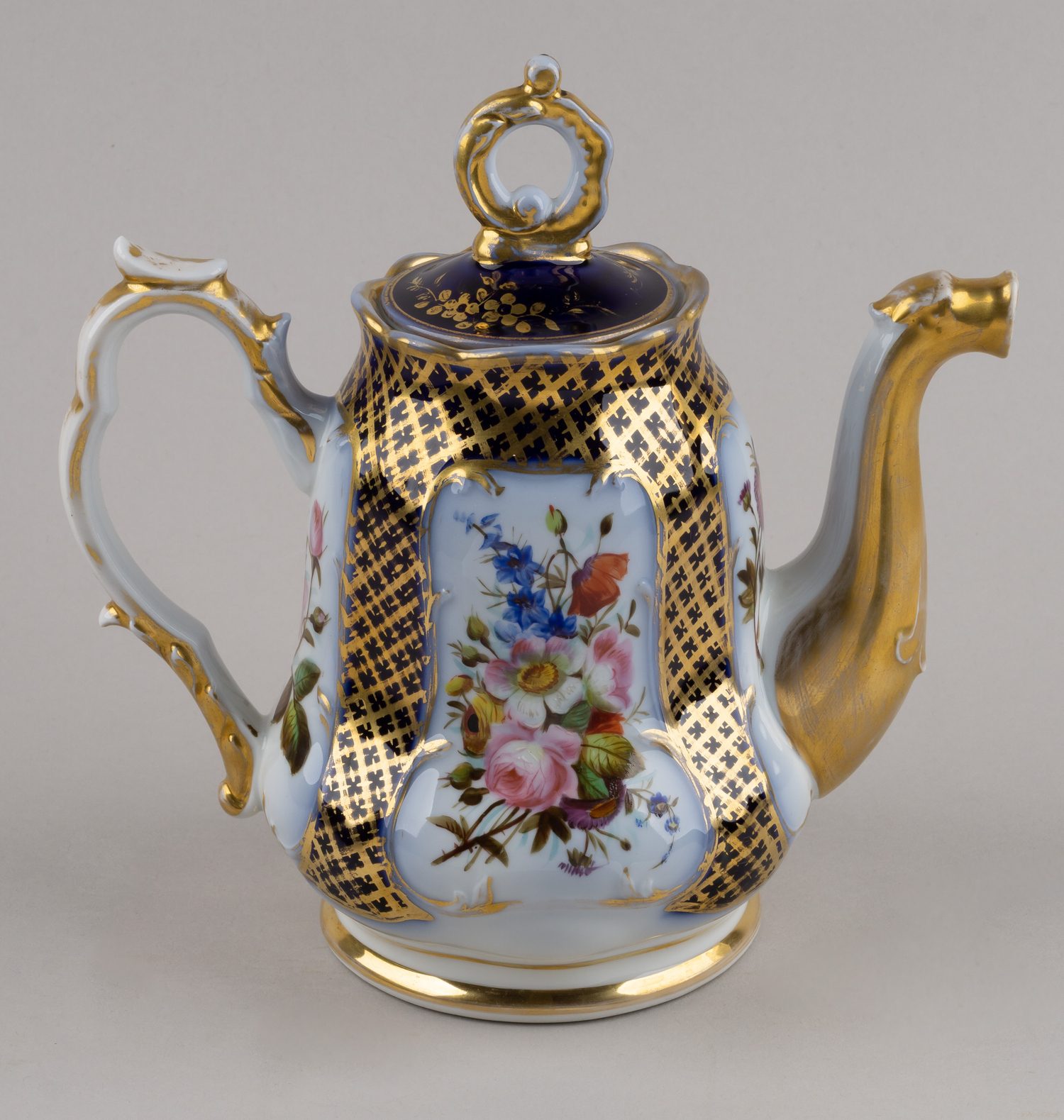 Чайник большой «Цветочные букеты».  <br>Западная Европа, середина XIX века.
