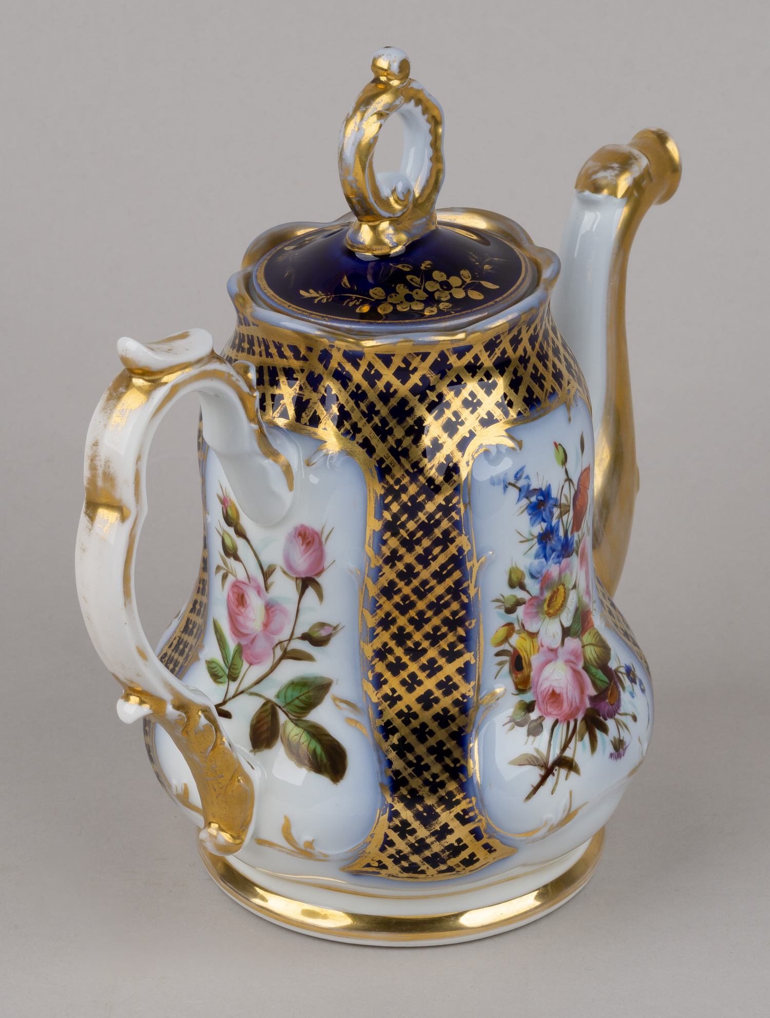 Чайник большой «Цветочные букеты».  <br>Западная Европа, середина XIX века.