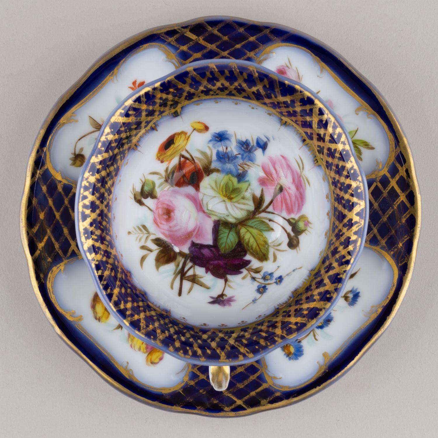 Чайная пара «Цветочные букеты».  <br>Западная Европа, середина XIX века.