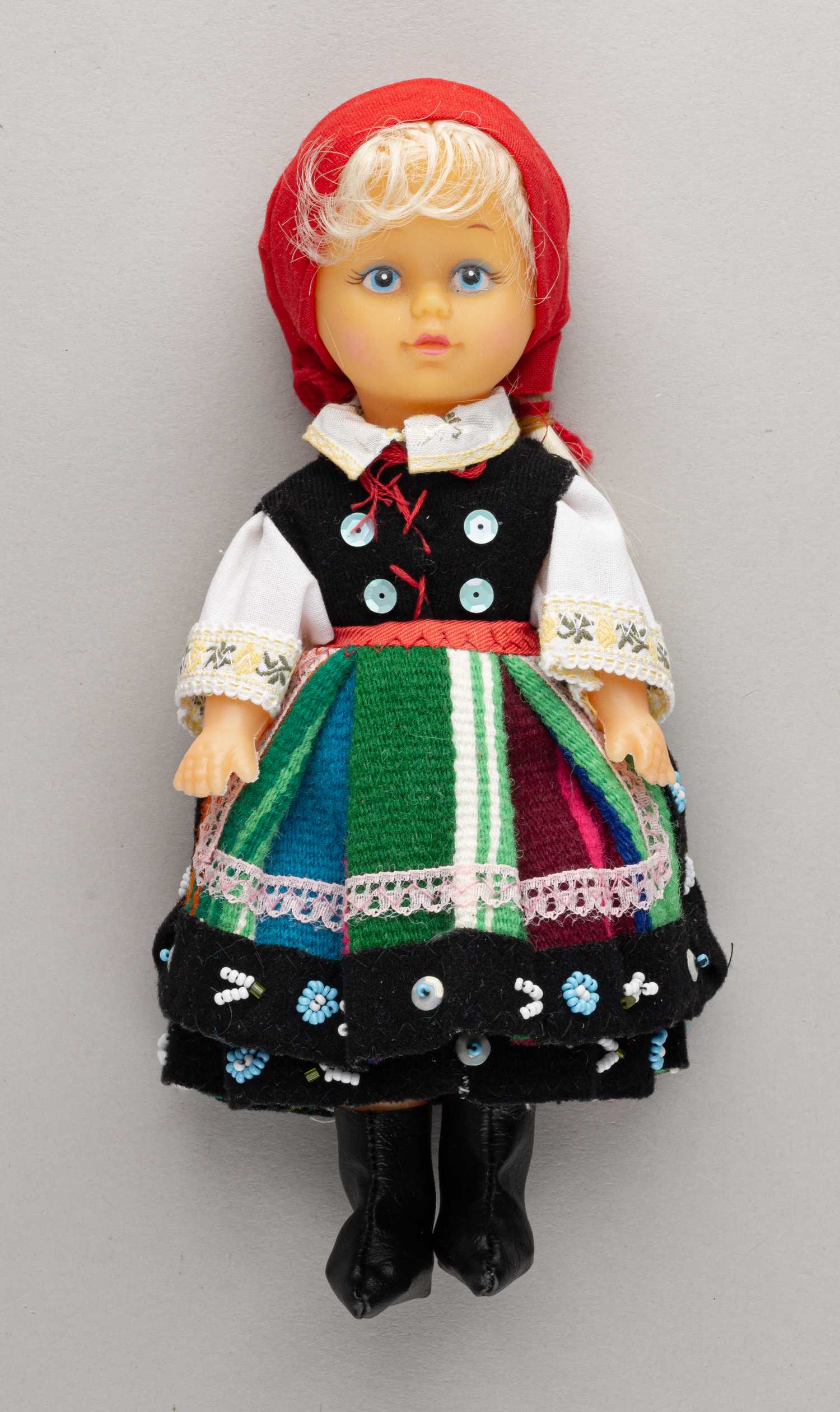 Кукла в национальном белорусском наряде. СССР, 1980-е годы.