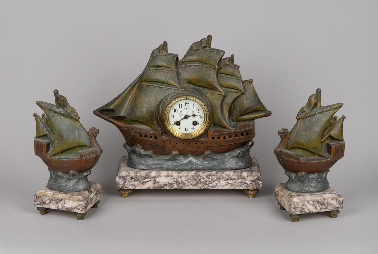 Часы и букенды в стиле ар-деко «Парусники». <br>Франция, скульптор Пьер Сега (P.Seca), 1920-1930-е годы.