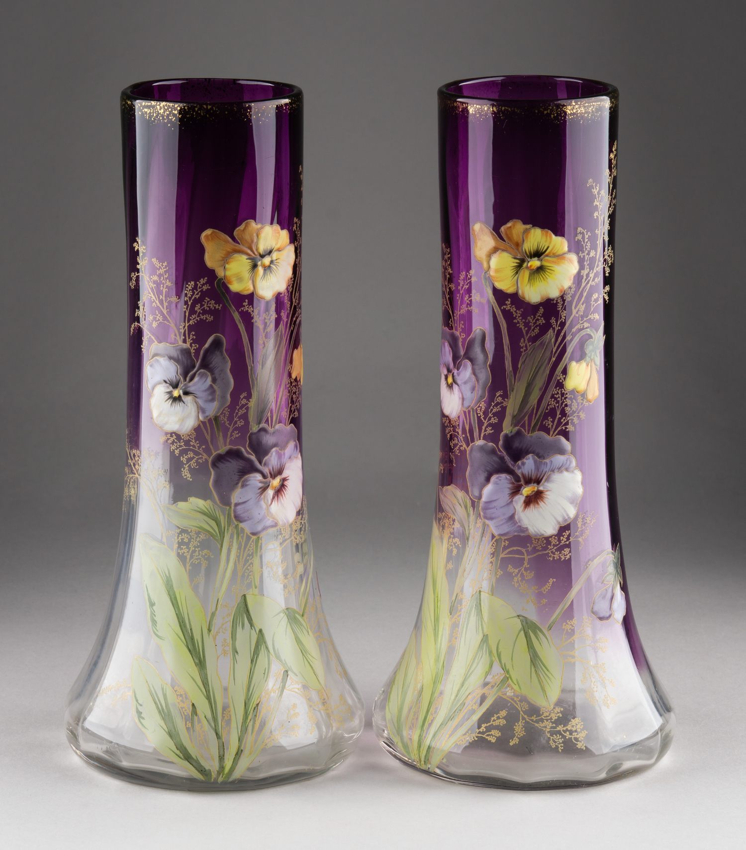 (Legras) Парные вазы «Анютины глазки».<br>Франция, фирма Legras, около 1900.